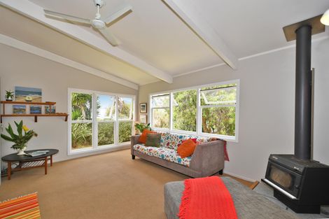 Photo of property in 38 Hauraki Road, Leigh, Warkworth, 0985