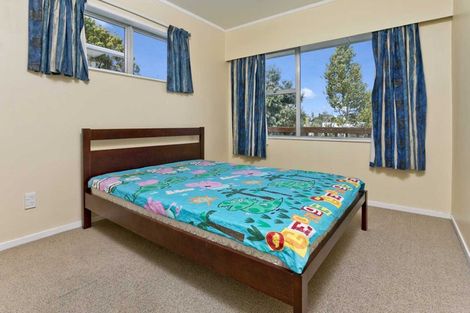 Photo of property in 7 Heather Place, Sunnynook, Auckland, 0620