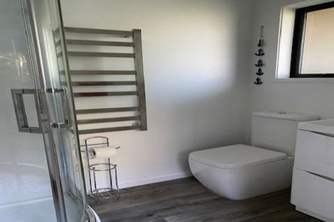 Photo of property in 2/56 Heathcote Road, Castor Bay, Auckland, 0620