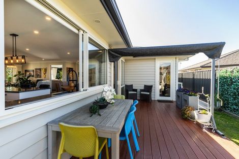 Photo of property in 17 Rakaia Way, Poraiti, Napier, 4112