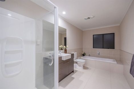 Photo of property in 6 Fairhill Place, Flat Bush, Auckland, 2016