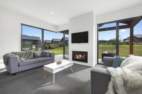 Photo of property in 6 Pendeen Crescent, Jacks Point, Queenstown, 9371
