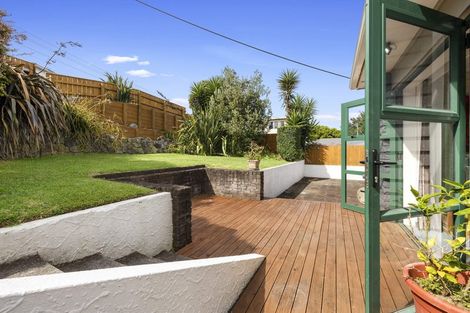 Photo of property in 7 Mount View Place, Spotswood, New Plymouth, 4310