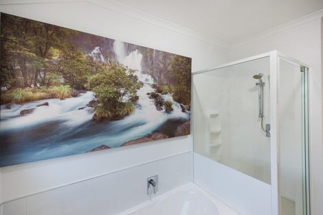 Photo of property in 18 Medallion Court, Kelvin Grove, Palmerston North, 4414