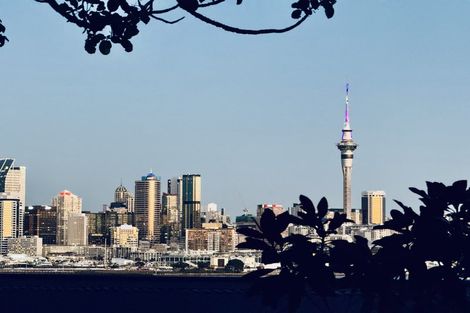 Photo of property in 1/5 Princes Street, Northcote Point, Auckland, 0627