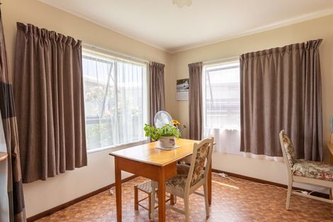 Photo of property in 20 Ross Street, Woodville, 4920