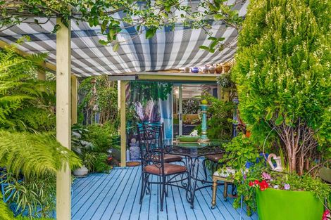 Photo of property in 1/3a Kirrie Avenue, Te Atatu South, Auckland, 0610