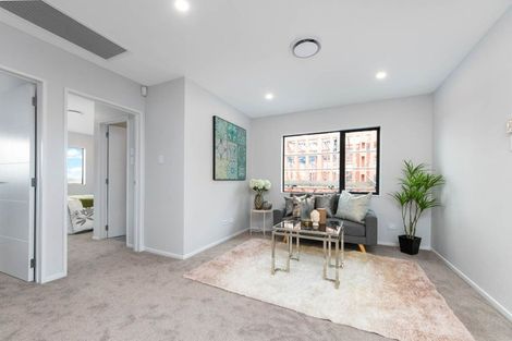 Photo of property in 30 Taipahitini Road, Rosehill, 2113