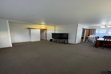 Photo of property in 33 Mackenzie Street, Te Atatu South, Auckland, 0610