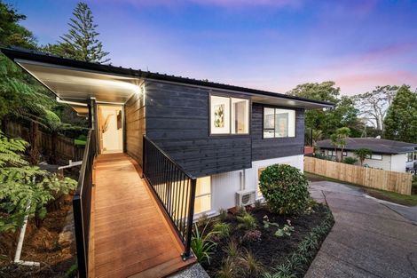 Photo of property in 26b Wade River Road, Stanmore Bay, Whangaparaoa, 0932