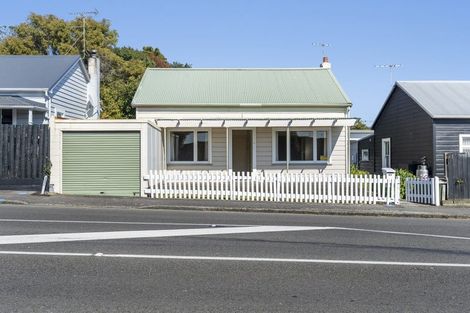 Photo of property in 58 Morley Street, New Plymouth, 4310