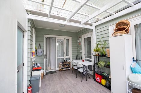 Photo of property in 11 Stitchbird Crescent, Papakura, 2110