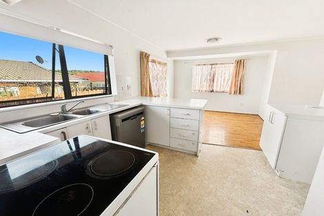 Photo of property in 1/81 Aviemore Drive, Highland Park, Auckland, 2010
