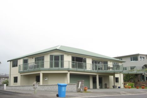 Photo of property in 22 Arden Place, Oakura, 4314