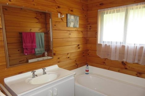 Photo of property in 4 Chastudon Place, Tawa, Wellington, 5028