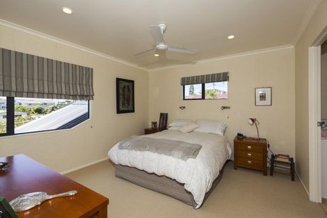 Photo of property in 99 Wade River Road, Stanmore Bay, Whangaparaoa, 0932