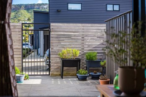 Photo of property in 2/9 Surrey Street, Tawa, Wellington, 5028