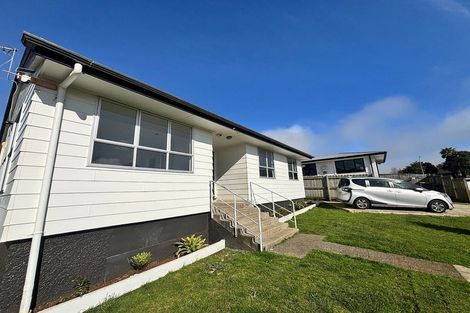 Photo of property in 2 Arnhem Place, Pukekohe, 2120