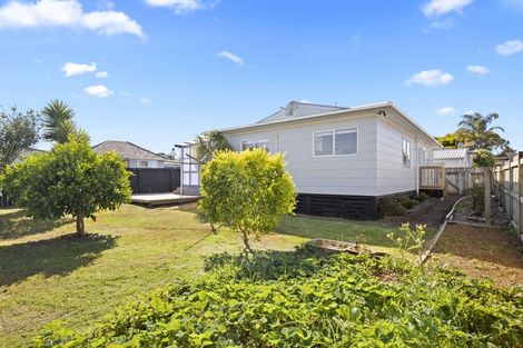 Photo of property in 2 Duke Avenue, Pukekohe, 2120