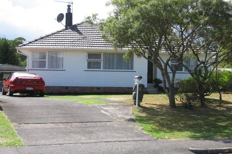 Photo of property in 18 La Rosa Street, Green Bay, Auckland, 0604