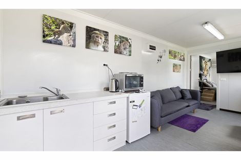 Photo of property in 135 Kitchener Road, Waiuku, 2123