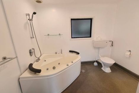 Photo of property in 112 Whangaparaoa Road, Red Beach, 0932