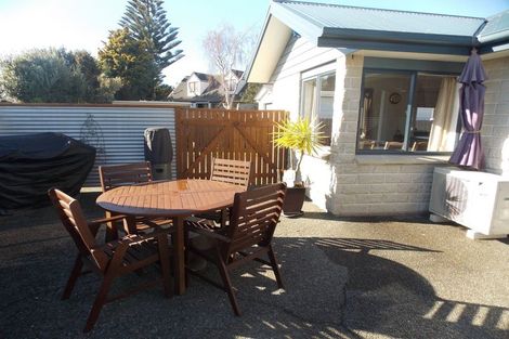 Photo of property in 32 Somerset Crescent, Highbury, Palmerston North, 4412