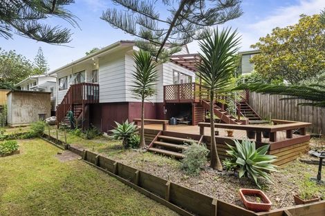 Photo of property in 1/10 Halder Place, Torbay, Auckland, 0632