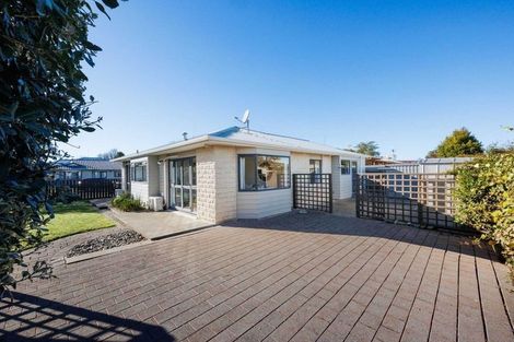 Photo of property in 2 Pinedale Parade, Milson, Palmerston North, 4414