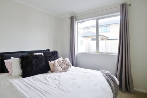 Photo of property in 4 Iwinuku Crescent, Wattle Downs, Auckland, 2103