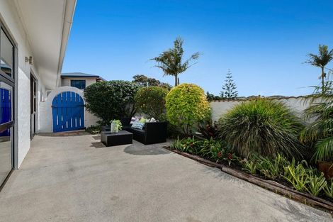 Photo of property in 12a Eagle Place, Red Beach, 0932