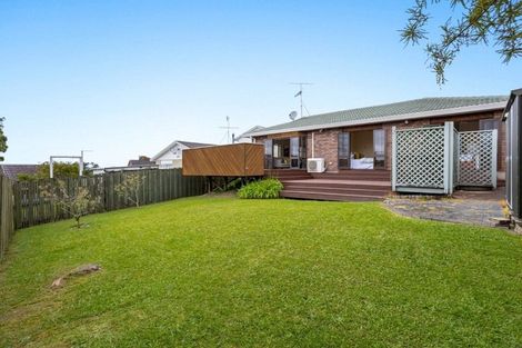 Photo of property in 22 Petrel Place, Massey, Auckland, 0614