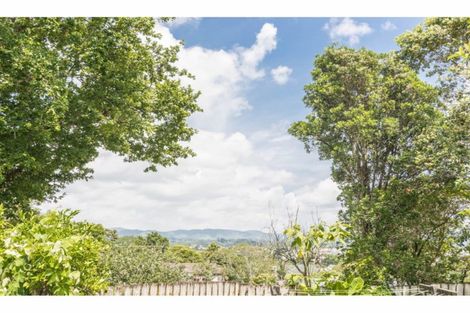 Photo of property in 17 Awaroa Road, Sunnyvale, Auckland, 0612