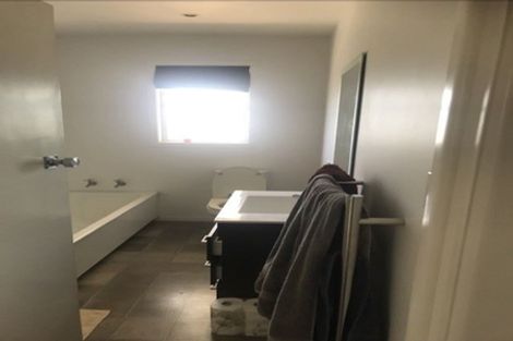 Photo of property in 76 Pupuke Road, Hillcrest, Auckland, 0627