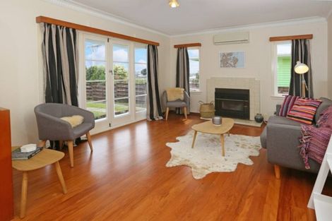 Photo of property in 50 Matipo Road, Te Atatu Peninsula, Auckland, 0610