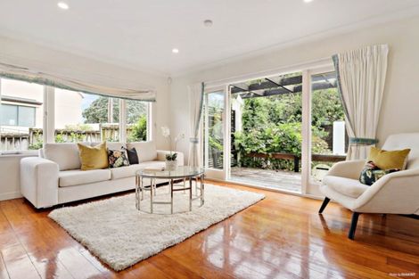 Photo of property in 1/206 East Coast Road, Forrest Hill, Auckland, 0620