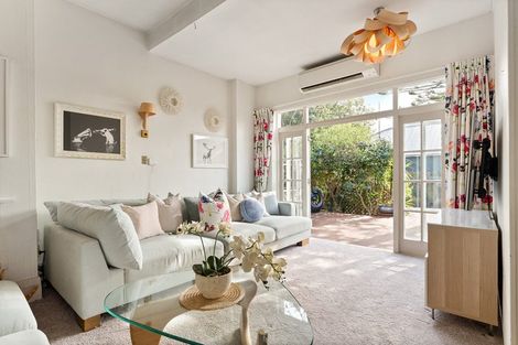 Photo of property in 20 Hargest Crescent, Saint Kilda, Dunedin, 9012