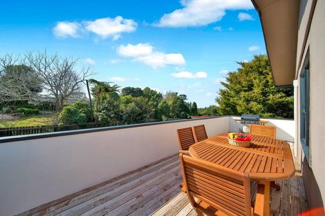 Photo of property in 7 Warren Place, Frankleigh Park, New Plymouth, 4310