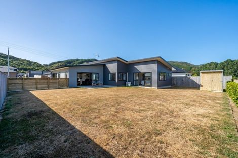Photo of property in 100 Riverstone Drive, Riverstone Terraces, Upper Hutt, 5018