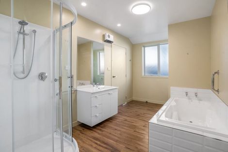 Photo of property in 32 Northview Avenue, Winton, 9720