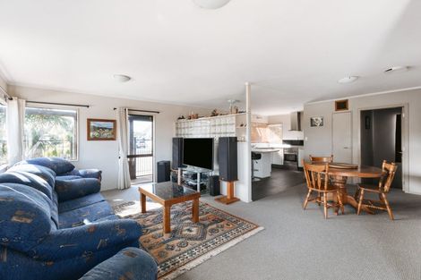 Photo of property in 27 Te Arawa Place, Welcome Bay, Tauranga, 3112