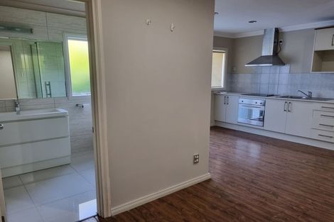 Photo of property in 7 Harrowglen Drive, Northcross, Auckland, 0632