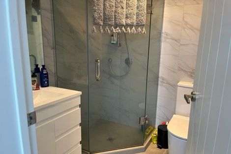 Photo of property in 4/60 Highland Drive, Highland Park, Auckland, 2010