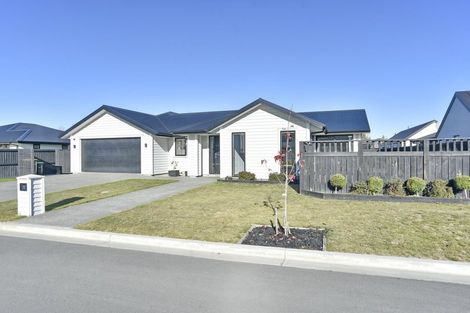 Photo of property in 11 Saint James Place, Rangiora, 7400