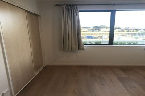 Photo of property in Apollo Apartments, 11/46g Rosedale Road, Rosedale, Auckland, 0632