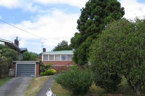 Photo of property in 18 William Souter Street, Forrest Hill, Auckland, 0620