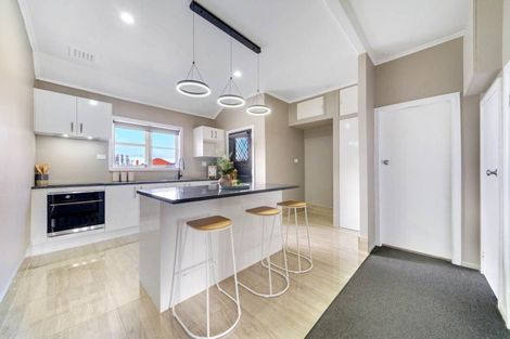 Photo of property in 35 Seddon Avenue, Papatoetoe, Auckland, 2104