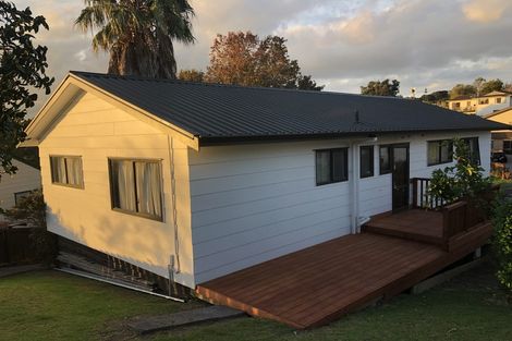 Photo of property in 5 Melia Grove, Goodwood Heights, Auckland, 2105