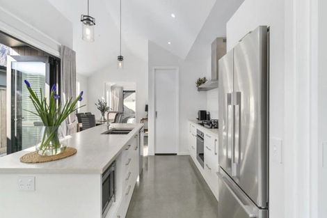 Photo of property in 11 Bale Road, Jacks Point, 9371