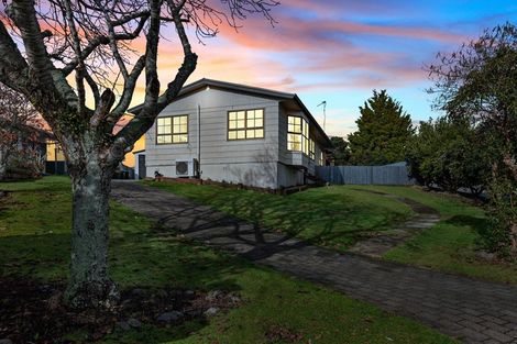 Photo of property in 8 Taurus Place, Kawaha Point, Rotorua, 3010